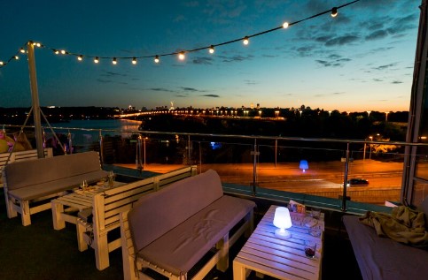 Elevate Your Evening Charleston's Premier Rooftop Restaurant